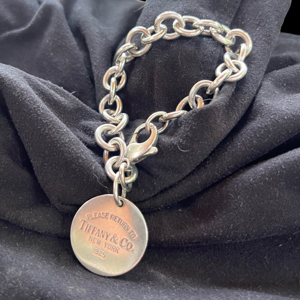 Tiffany & Co. “Return to Tiffany’s” sterling bracelet. 7.5 inches.